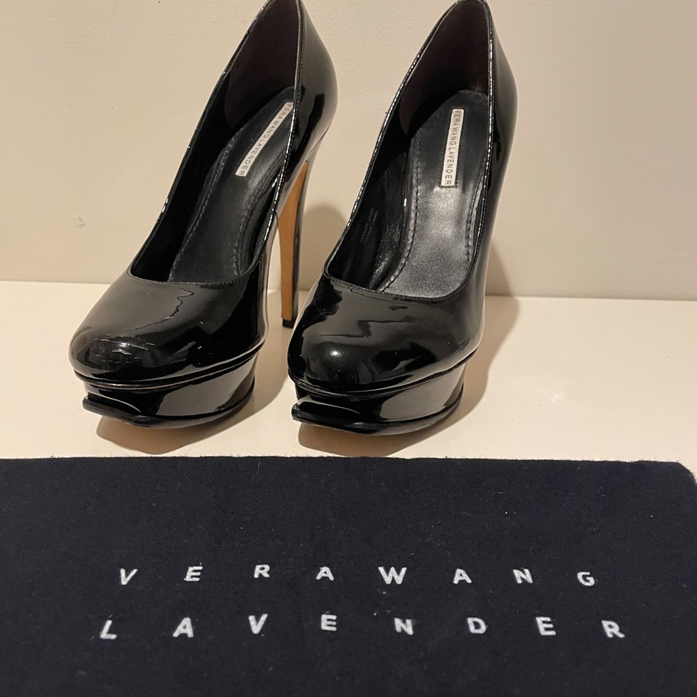 Vera Wang Lavender Black Pump Heels